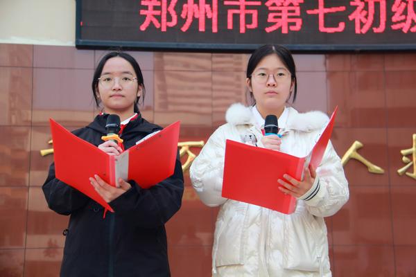 演讲李嘉心、靳雯珺